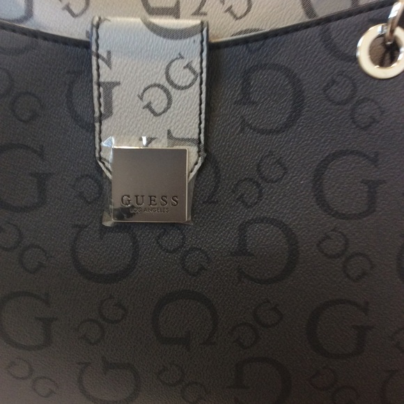 Guess Handbag - Picture 2 of 4